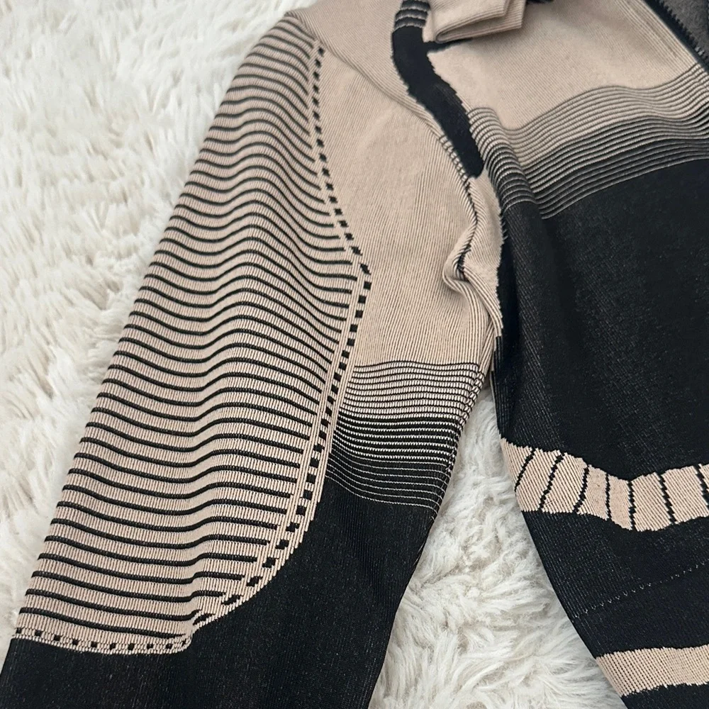 New Mix Women’s L Black and Tan Geometric Y2K stretch Zip up Jacket - Picture 9 of 15